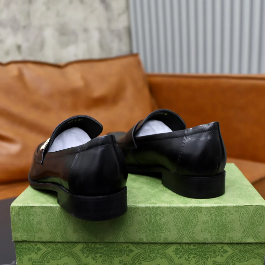Men's shoes: 250🙅‍♂️🙅‍♂️🙅‍♂️Niuli Brand: GUCCI Size: 38-44 (45 can be customized) Level: Counter classic Material: Original soft cowhide upper Comfortable cowhide lining Original lightweight outsole Style category: Business casual footwear Driving leather shoes Color: Actual picture color